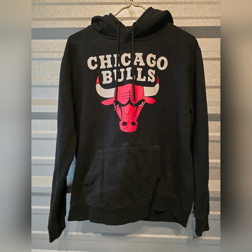 Chicago Bulls Black and Pink Sweater